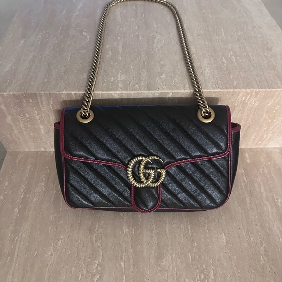 Gucci GG Marmont Shoulder Bag in Black - Picture 8 of 9